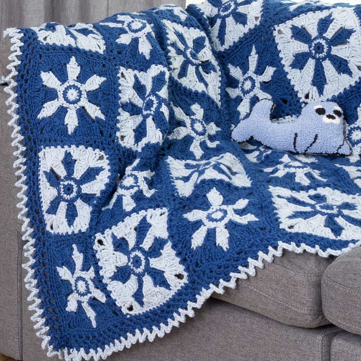 Patons Flying Snowflakes Crochet Throw Pattern | rounds, colors, shades