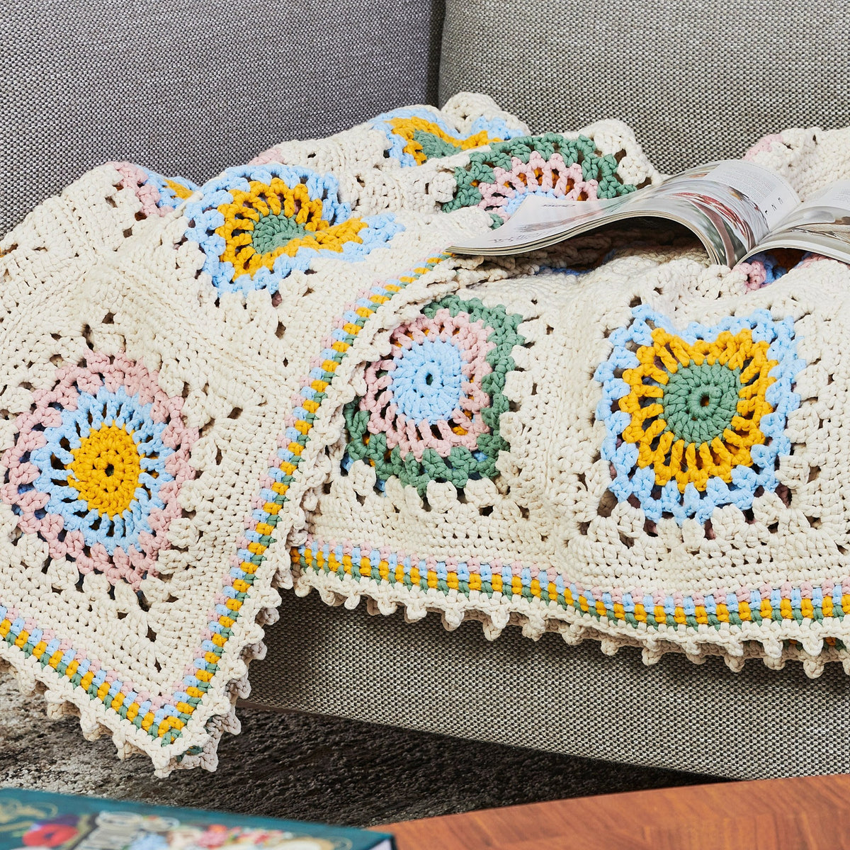 Bernat Picot Edged Crochet Granny Blanket Pattern | rounds, Maker, motifs