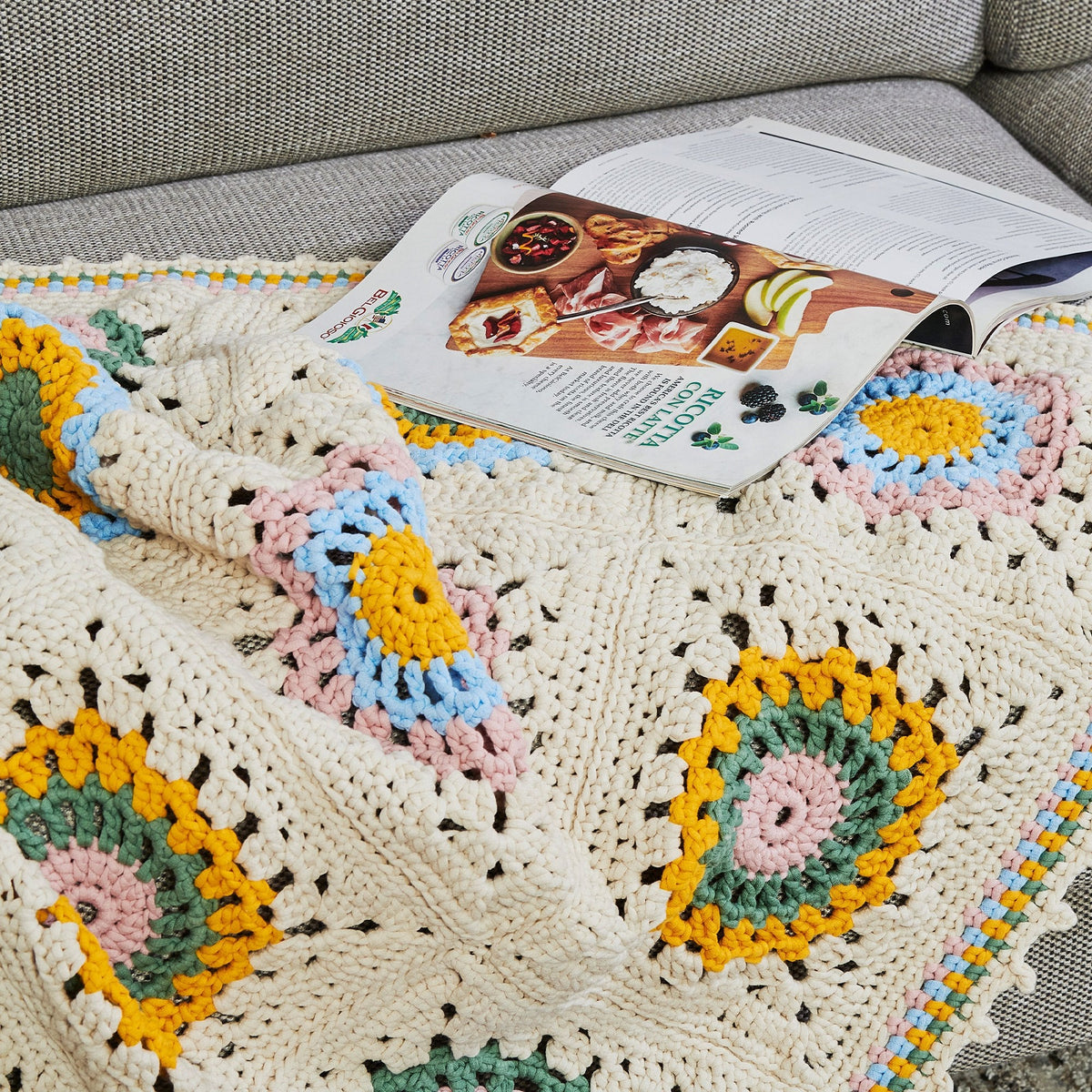 Bernat Picot Edged Crochet Granny Blanket Pattern | rounds, Maker, motifs