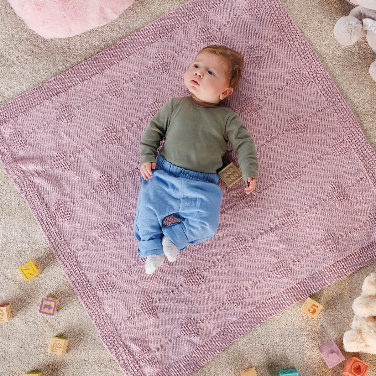 Bernat Belle Cœur Knit Baby Blanket Pattern | garter stitch, gift, motifs
