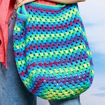 Red Heart Granny Clusters Crochet Tote Pattern | beach, colors, shades