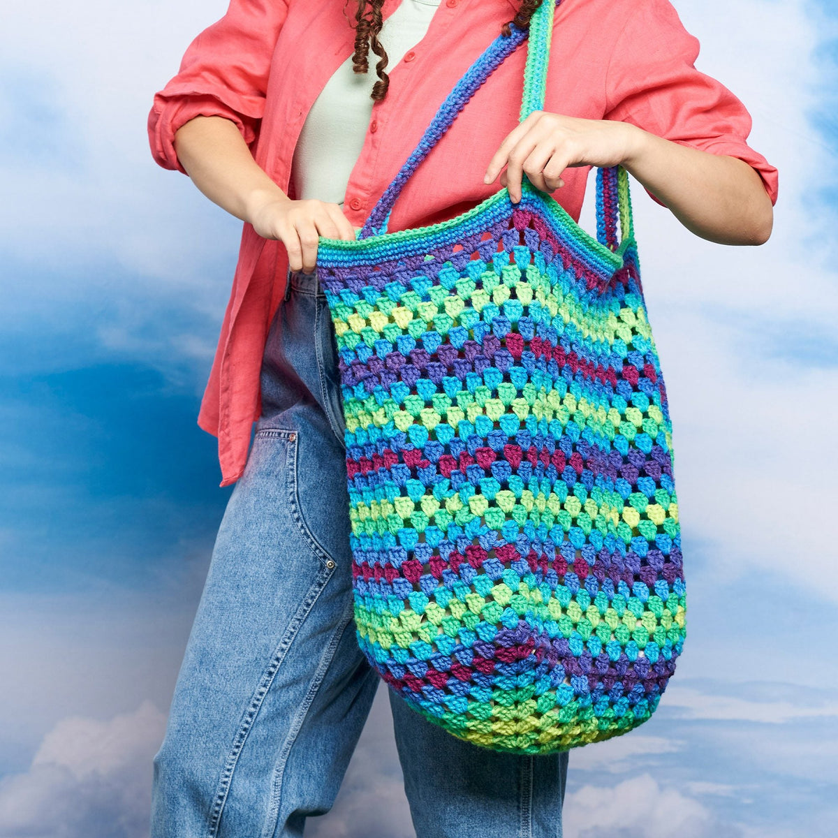 Red Heart Granny Clusters Crochet Tote Pattern | beach, colors, shades