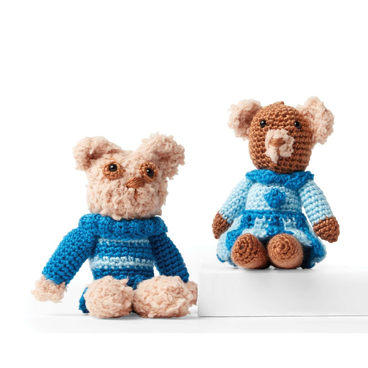 Red Heart Crochet Amigurumi Brother and Sister Bears Pattern | rounds, toys