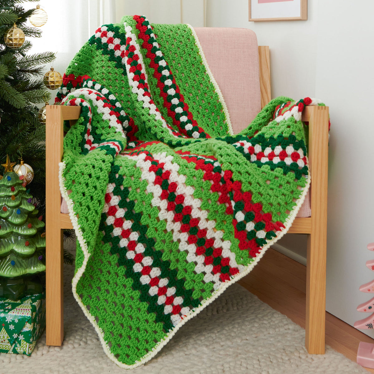Red Heart Crochet Christmas at Granny's Blanket Pattern | rows, Super Saver
