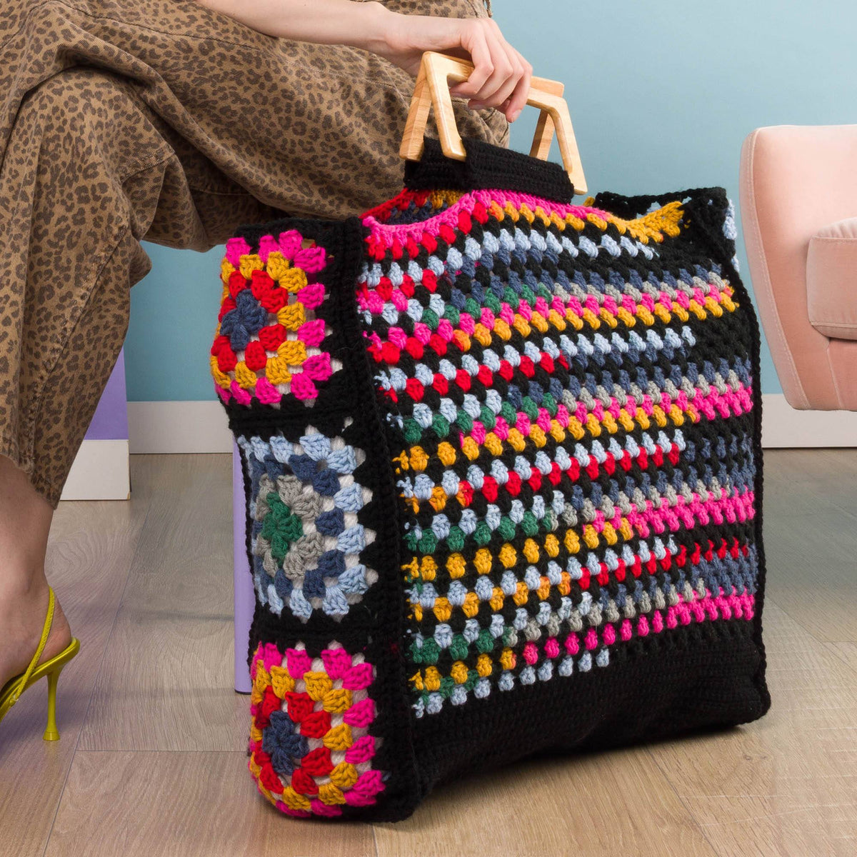 Red Heart Granny Squares & Stripes Crochet Tote Pattern | seaming, colors