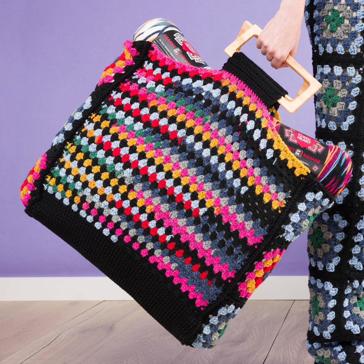 Red Heart Granny Squares & Stripes Crochet Tote Pattern | seaming, colors