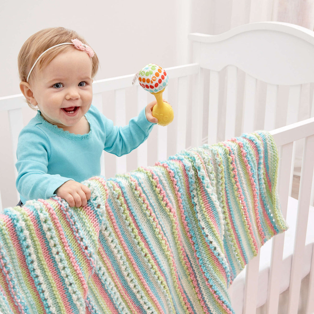 Red Heart Self-Striping Knit Baby Blanket Pattern | gift, nursery, stripes