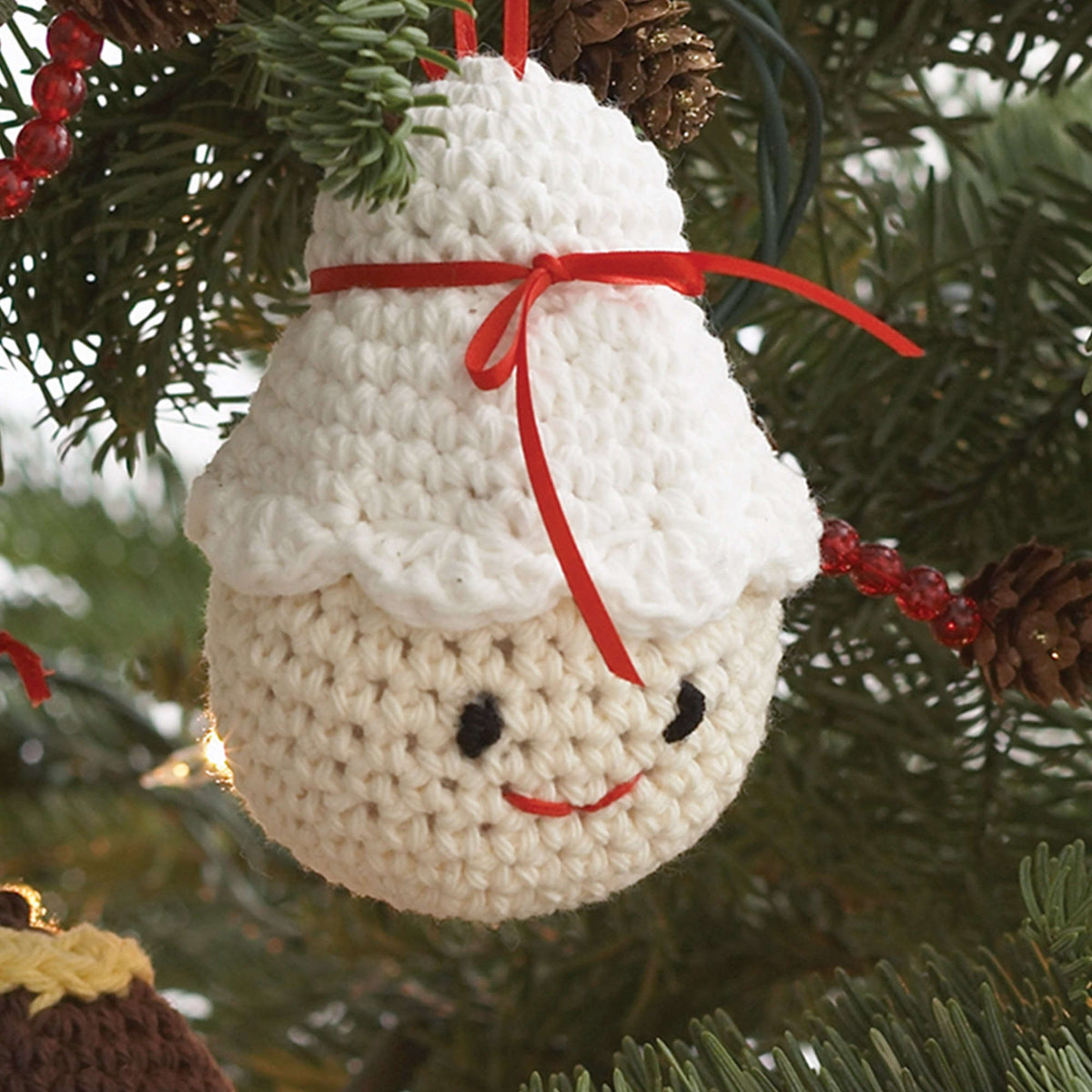 Lily Sugar'n Cream Amigurumi Ornaments Pattern | holiday, tree, colors