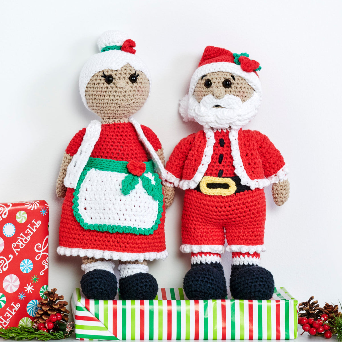 Lily Sugar'n Cream Crochet Santa & Mrs Claus Dolls Pattern | rounds, toy