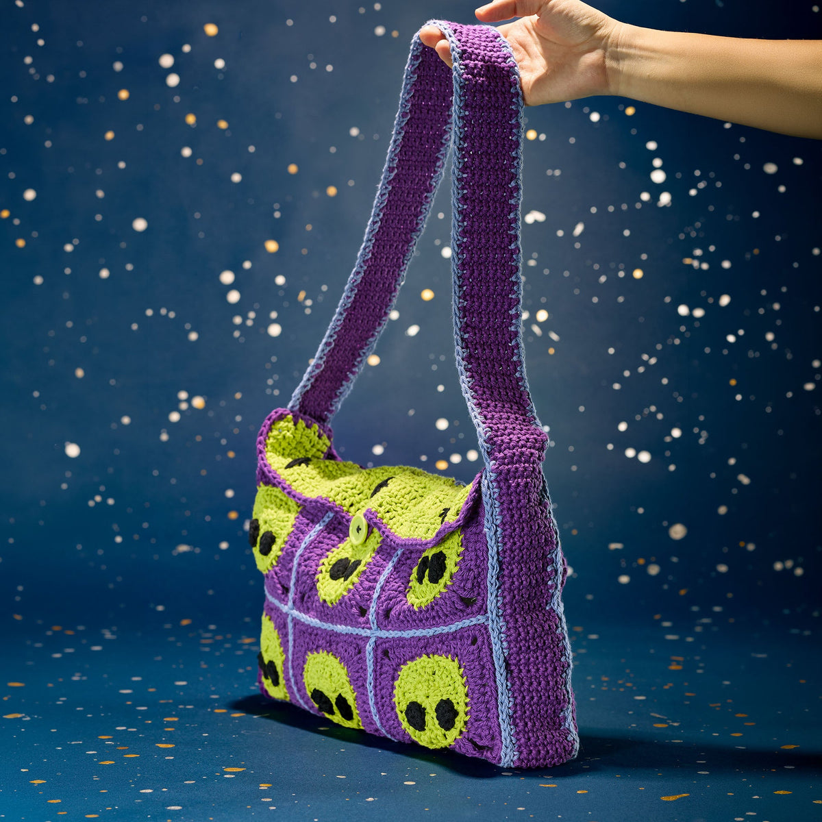 Lily Sugar'n Cream Crochet Extraterrestrial Messenger Bag Pattern | yarn, gift